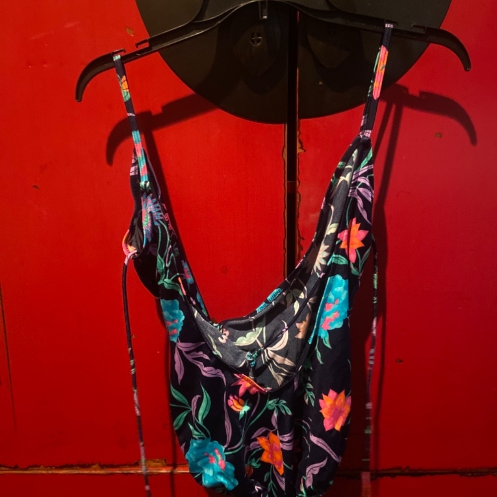 Bathing suit bundle - Picture 5 of 9